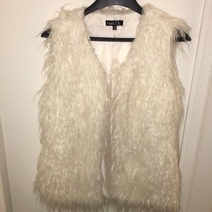 Rue21 White/Cream Fur Vest